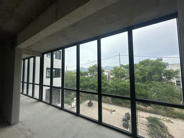 Bureaux neufs PMR et ERP avec parkings à louer à Aubagne - Proximité Les Paluds