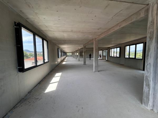 Bureaux neufs PMR et ERP avec parkings à louer à Aubagne - Proximité Les Paluds