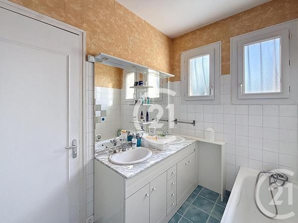 Maison à vendre  5 pièces - 183,60 m2 JARNAC - 16