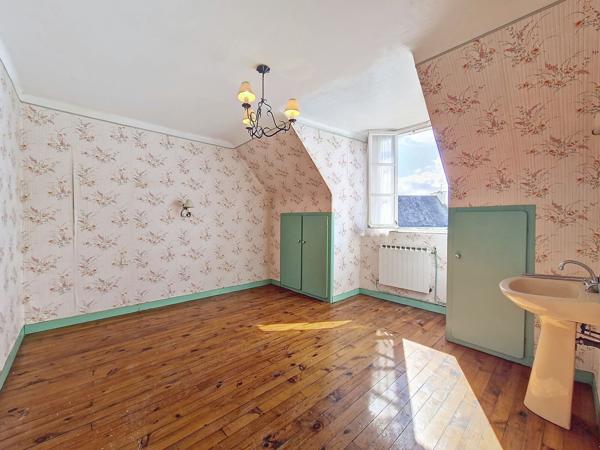 Immeuble de 8 pièces, 182 m² à Cast 29150