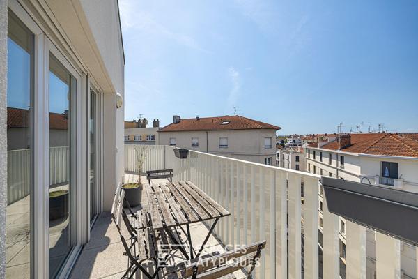 Appartement contemporain avec vue dégagée, balcon et stationnement