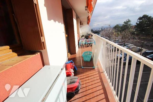 Appartement T4 de 80m2 (Carrez) avec son balcon de 10m2 au sein d'une copropriété agréable (13e)