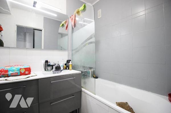 Appartement T4 de 80m2 (Carrez) avec son balcon de 10m2 au sein d'une copropriété agréable (13e)