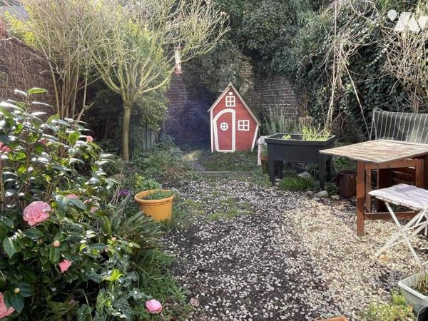 Lille secteur Vauban Maison 158 m² habitables (4 chambres, 2 salles d'eau) cave et jardin