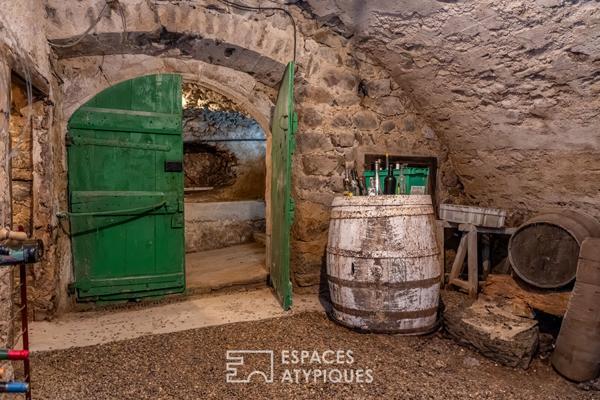 En Ardèche Verte, un manoir discret dans un cadre bucolique.