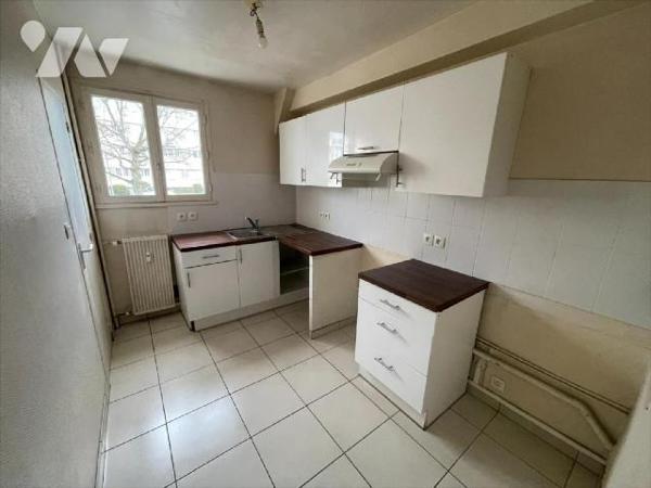 NOUVEAU  "Chez des Notaires à Mes Côtés", CAEN Rive Gauche.
Au 1er étage d'un immeuble avec as...