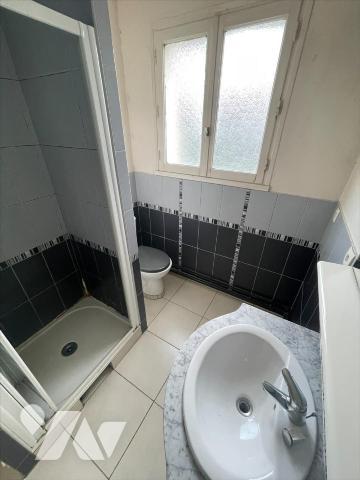 NOUVEAU  "Chez des Notaires à Mes Côtés", CAEN Rive Gauche.
Au 1er étage d'un immeuble avec as...