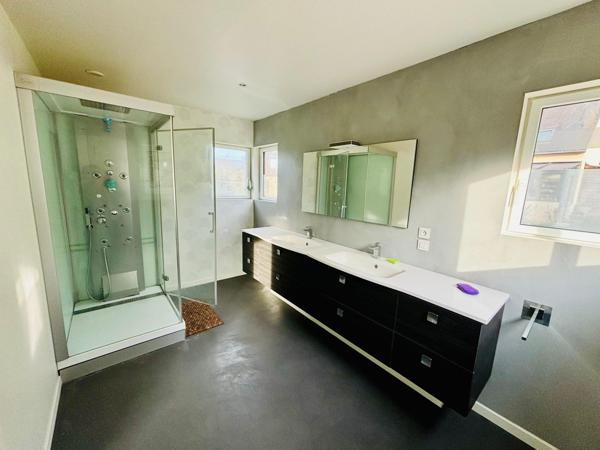 Maison à PONTRIEUX, 22260 - 7 pièces 175m²