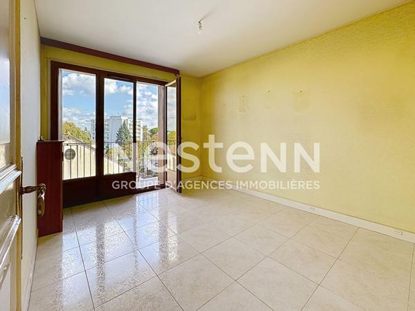 Appartement Viry Chatillon 3 pièce(s) 64.68 m2, cave, box, 2 chambres, balcon, lumineux