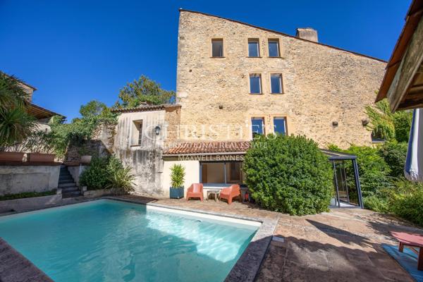Splendide maison de village médiévale : résidence principale et maison de gardien