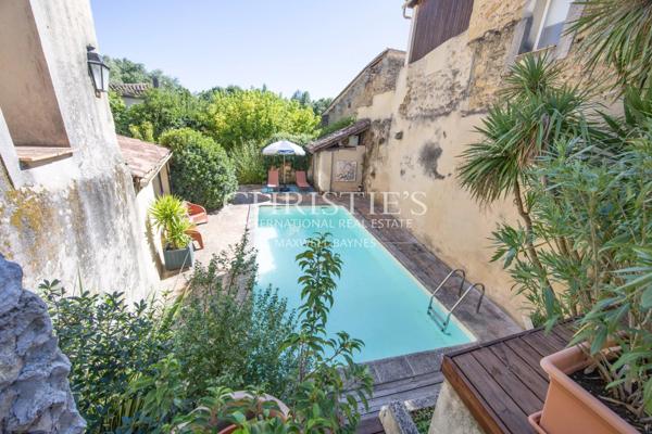 Splendide maison de village médiévale : résidence principale et maison de gardien