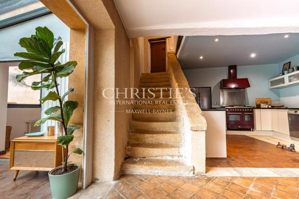 Splendide maison de village médiévale : résidence principale et maison de gardien
