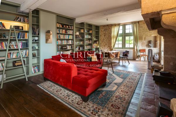 Splendide maison de village médiévale : résidence principale et maison de gardien