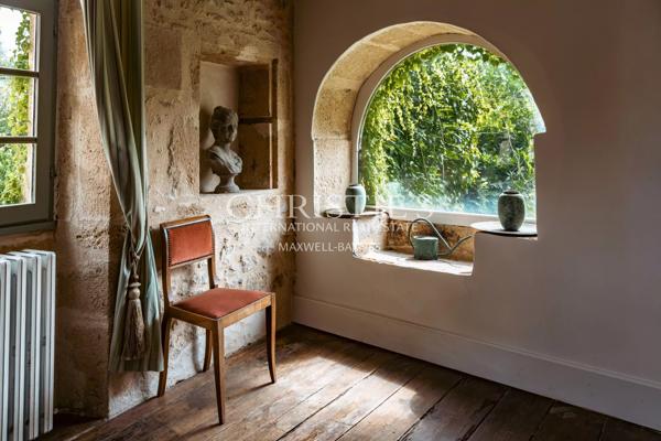 Splendide maison de village médiévale : résidence principale et maison de gardien