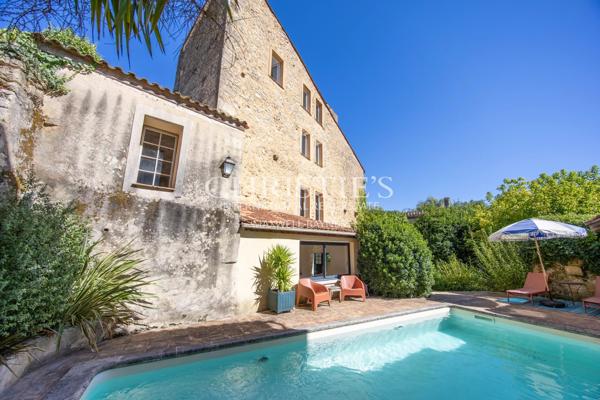 Splendide maison de village médiévale : résidence principale et maison de gardien
