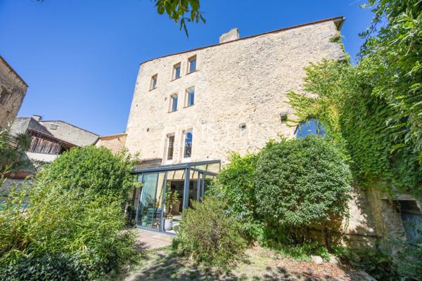 Splendide maison de village médiévale : résidence principale et maison de gardien