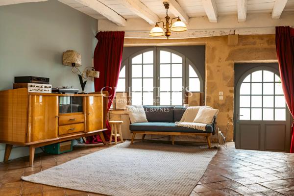 Splendide maison de village médiévale : résidence principale et maison de gardien