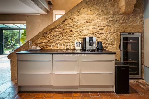 Splendide maison de village médiévale : résidence principale et maison de gardien