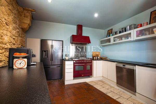 Splendide maison de village médiévale : résidence principale et maison de gardien