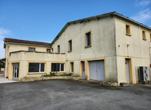 Idéal investisseur – Projet locatif, division, stockage ou activité professionnelle

Situé à CHENAY, cet ensemble immobilier offre un fort potentiel de rentabilité et de réaménagement grâce à ses volumes importants, ses accès pratiques et sa bonne visibilité.

L’ensemble se compose  :

Bâtiment principal (env. 830 m²) :
Ancienne auberge offrant de nombreuses possibilités d’exploitation :

* 11 chambres avec salle d’eau privative et WC séparés.
* Entrée salle de 60m² 
* Grande salle de réception de 80m² avec BAR
* Cuisine professionnelle avec plonge 55m²
* Trois chambres froides.
* Nombreux espaces de stockage et pièces annexes.

Le bâtiment est équipé d’un chauffage par pompe à chaleur installé en 2015, avec complément fioul.

Fort potentiel d’investissement :
Ce bien peut convenir à différents projets :

* Création de plusieurs logements locatifs.
* Division en immeuble de rapport.
* Espaces de stockage ou box.
* Ateliers artisanaux ou professionnels.
* Activité commerciale ou mixte habitation/professionnel.
* Projet touristique ou événementiel.

Les volumes existants permettent d’envisager de multiples aménagements selon votre projet.

Extérieurs :
Grand parking facilitant l’accès et le stationnement.
Bonne visibilité et accès pratiques pour activité professionnelle ou locative.

Un bien rare offrant de nombreuses possibilités de valorisation après travaux.

Dossier complet et renseignements complémentaires sur demande.
Visites uniquement sur rendez-vous.