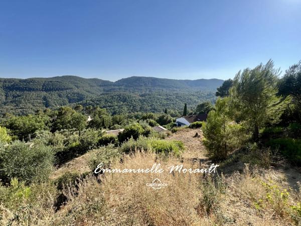 Terrain à vendre de 910 m² avec PC accordé à BAGNOLS EN FORET (83)