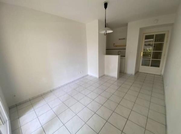 Appartement 1 pièce                                        - 44000 Nantes Réf : 11745