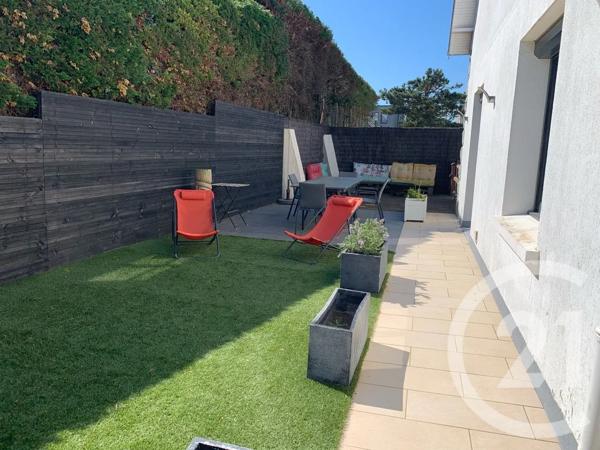 Maison à vendre  6 pièces - 215 m 2   JULLOUVILLE  - 50