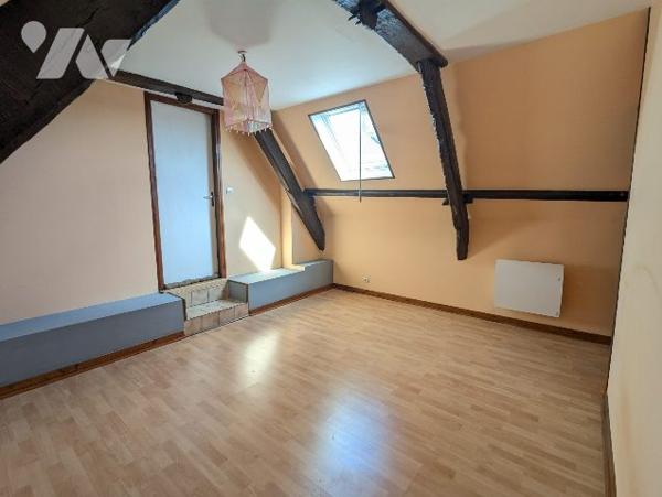 Immeuble comprenant deux appartements dont un loué