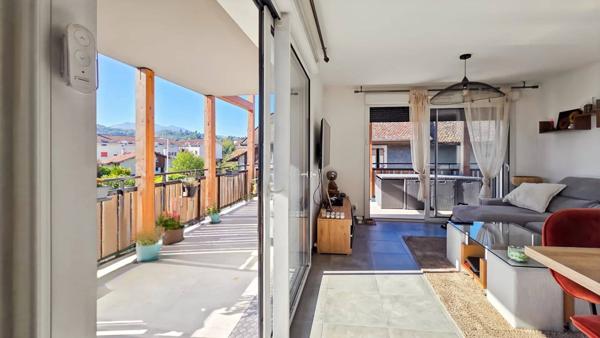 Joli T3 moderne et cocooning avec terrasse et vue !