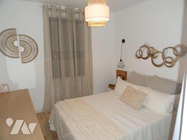 Sur les hauteurs maison entièrement rénové de 140m² habitable sur une parcelle de 268m². Elle s...