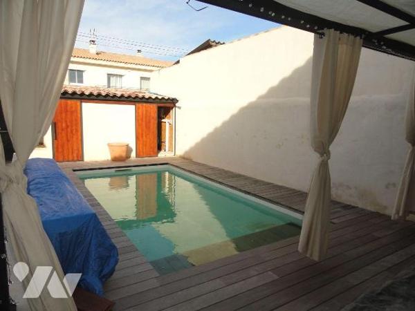 Sur les hauteurs maison entièrement rénové de 140m² habitable sur une parcelle de 268m². Elle s...