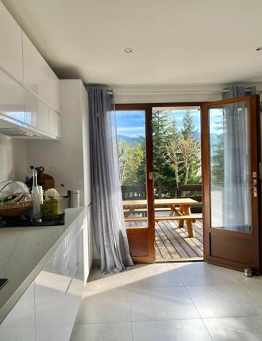 Appartement en rez de chaussée traversant de 45m² loi carrez, terrasse, et local commun