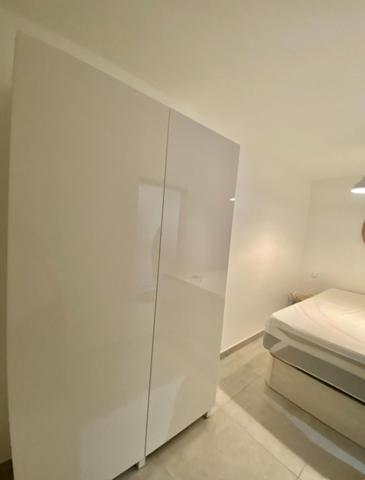 Appartement en rez de chaussée traversant de 45m² loi carrez, terrasse, et local commun