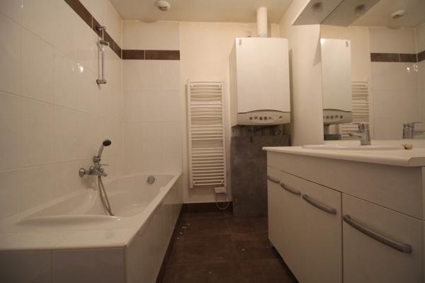 Dpt Moselle (57), à louer ZIMMING appartement 2 chambres avec garage et cave