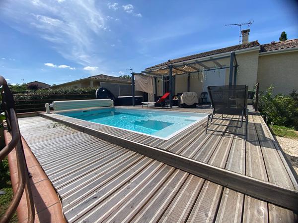 A vendre Villa récente à Saramon de 4 Chambres avec joli jardin et piscine