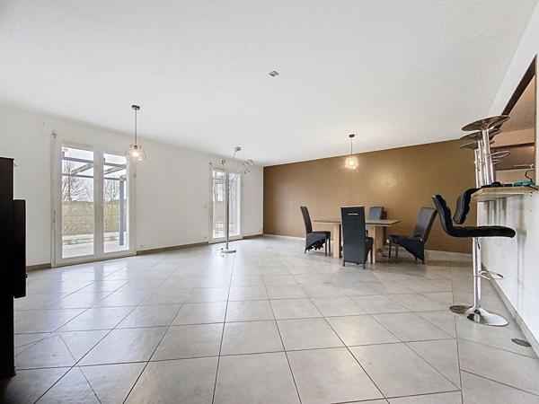 A vendre Villa récente à Saramon de 4 Chambres avec joli jardin et piscine