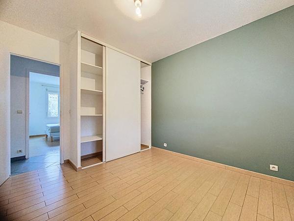 A vendre Villa récente à Saramon de 4 Chambres avec joli jardin et piscine