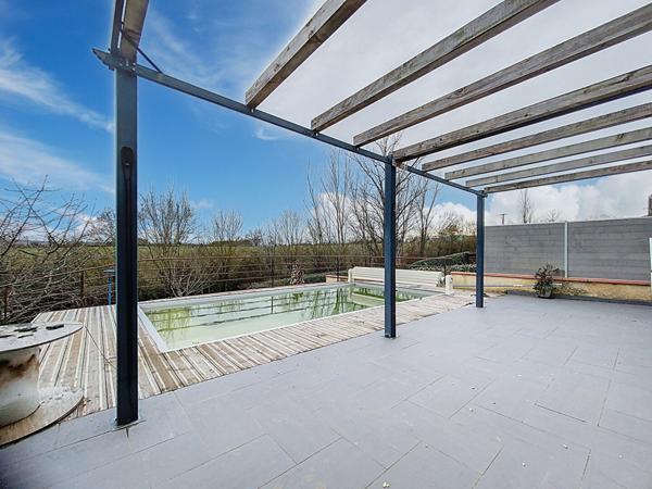 A vendre Villa récente à Saramon de 4 Chambres avec joli jardin et piscine