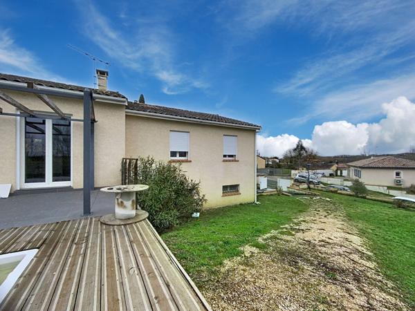 A vendre Villa récente à Saramon de 4 Chambres avec joli jardin et piscine