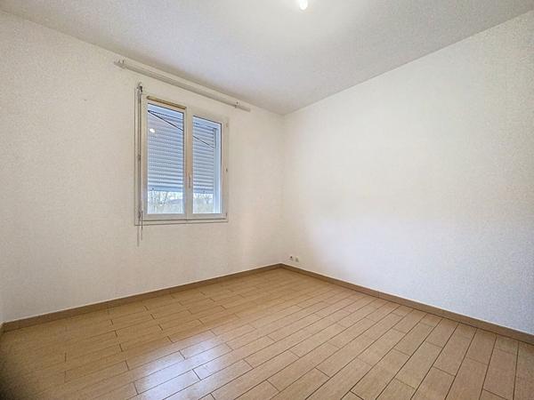 A vendre Villa récente à Saramon de 4 Chambres avec joli jardin et piscine