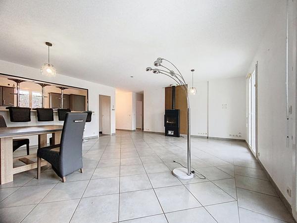 A vendre Villa récente à Saramon de 4 Chambres avec joli jardin et piscine