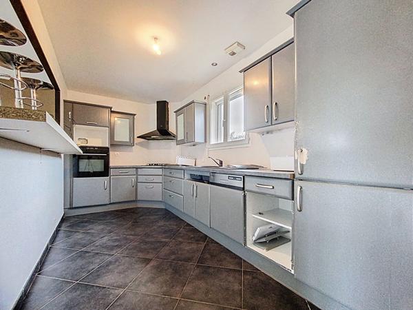 A vendre Villa récente à Saramon de 4 Chambres avec joli jardin et piscine