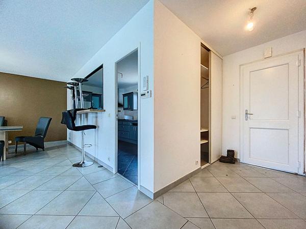 A vendre Villa récente à Saramon de 4 Chambres avec joli jardin et piscine