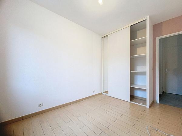 A vendre Villa récente à Saramon de 4 Chambres avec joli jardin et piscine