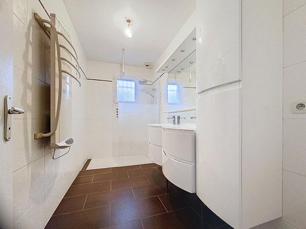 A vendre Villa récente à Saramon de 4 Chambres avec joli jardin et piscine