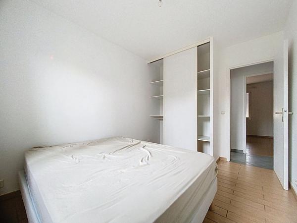 A vendre Villa récente à Saramon de 4 Chambres avec joli jardin et piscine