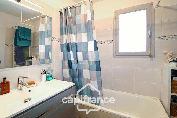 Dpt Var (83), à vendre SAINT CYR SUR MER maison P5 de 100 m² - Terrain de 554,00 m²