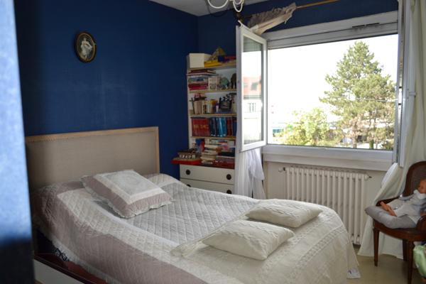 Bourgoin-Jallieu (38300) Maison familiale spacieuse avec sous-sol complet sur terrain arboré de 1200 m²