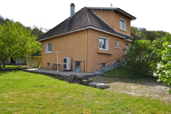 Bourgoin-Jallieu (38300) Maison familiale spacieuse avec sous-sol complet sur terrain arboré de 1200 m²
