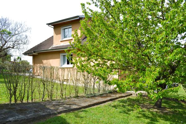 Bourgoin-Jallieu (38300) Maison familiale spacieuse avec sous-sol complet sur terrain arboré de 1200 m²